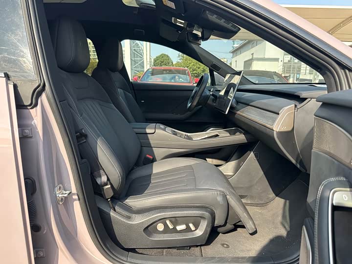 Фото 8 - Nio Onvo L60