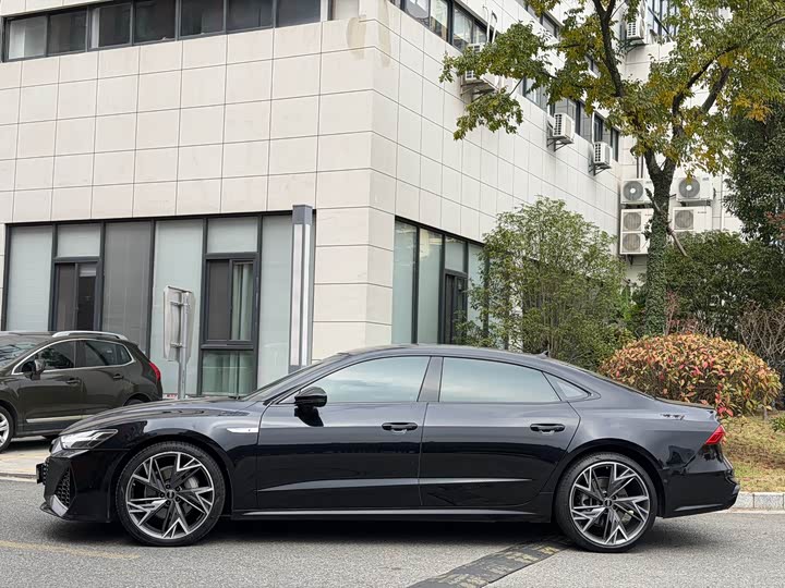 Фото 6 - Audi A7L