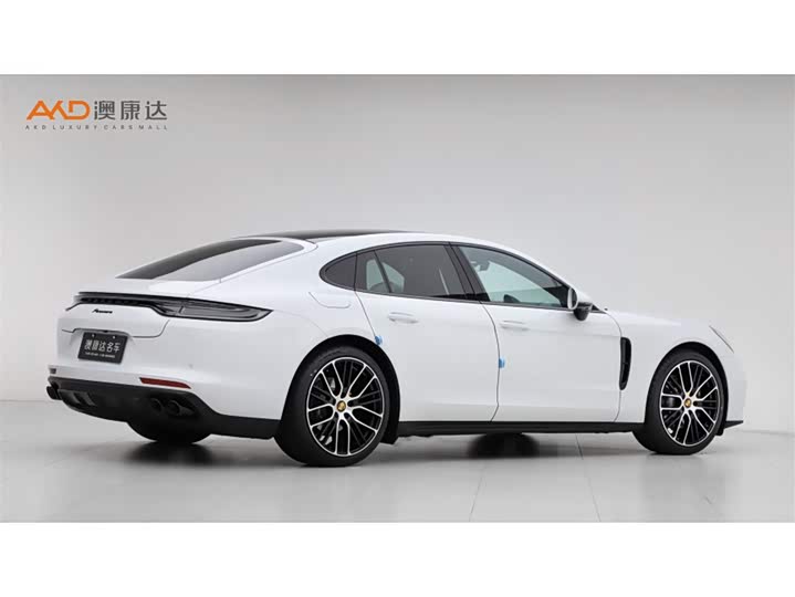 Фото 3 - Porsche Panamera