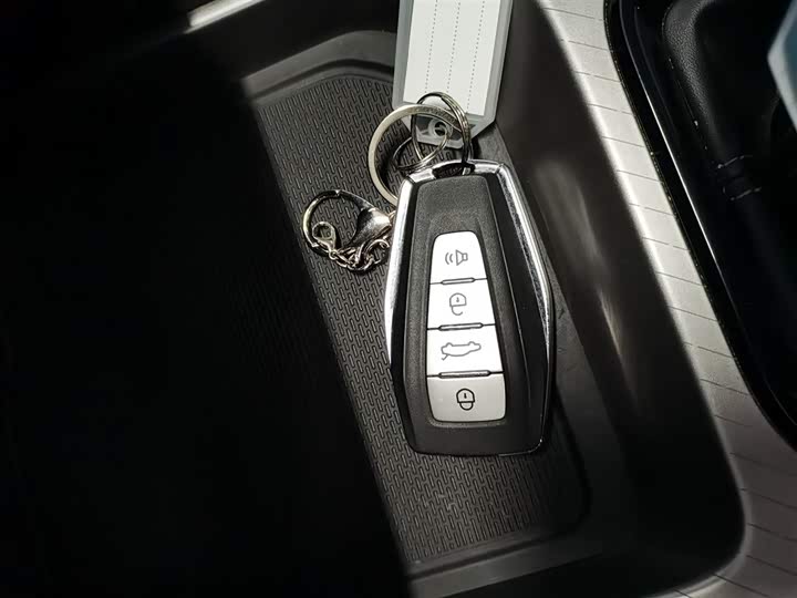 Фото 9 - Geely Emgrand