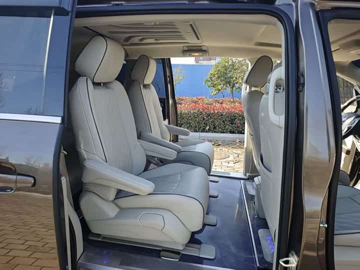 Фото 5 - Buick GL8 ES