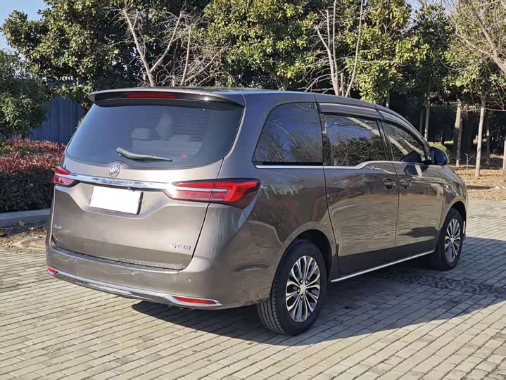 Фото 9 - Buick GL8 ES