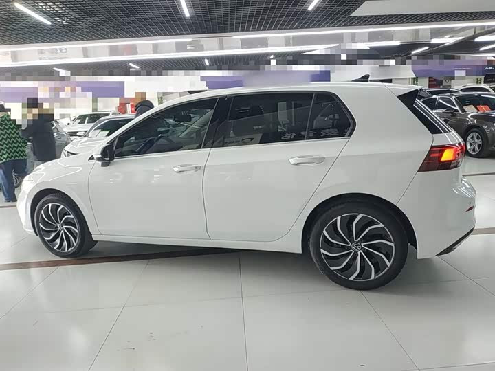 Фото 5 - Volkswagen Golf