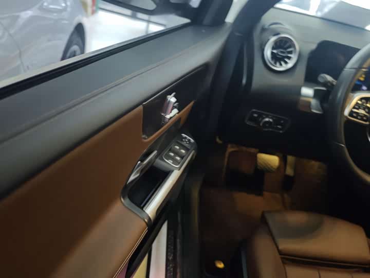 Фото 5 - Mercedes-Benz GLB-Class