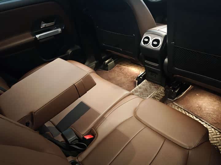 Фото 9 - Mercedes-Benz GLB-Class