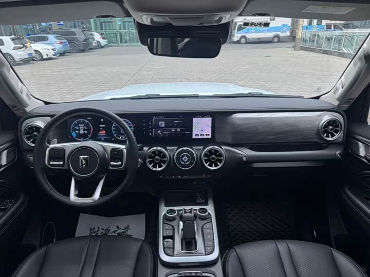 Фото 9 - Tank 300