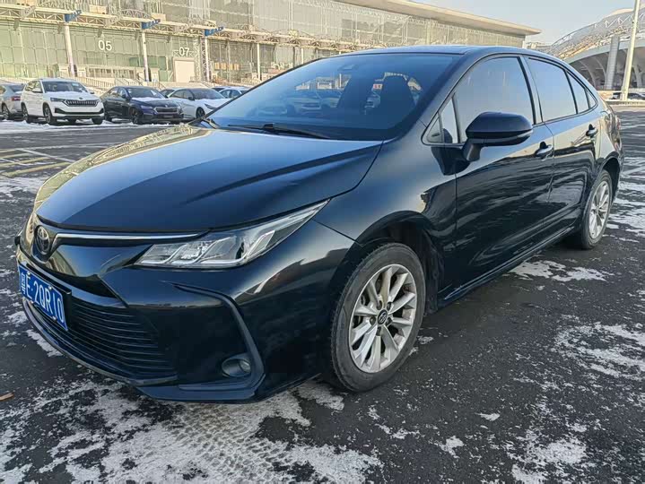 Фото 1 - Toyota Corolla