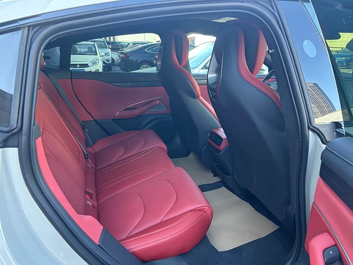 Фото 9 - Xiaomi SU7