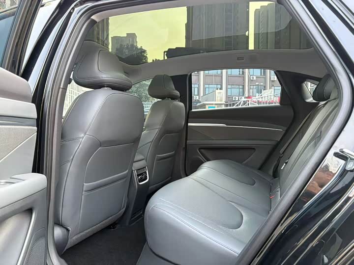 Фото 8 - XPeng Mona M03