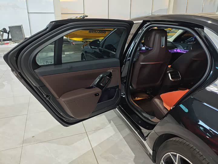 Фото 6 - BMW 7 Series