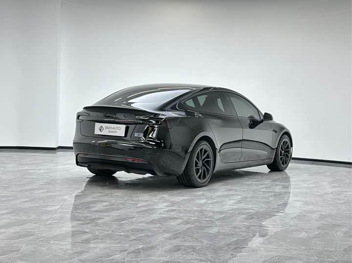 Фото 4 - Tesla Model 3