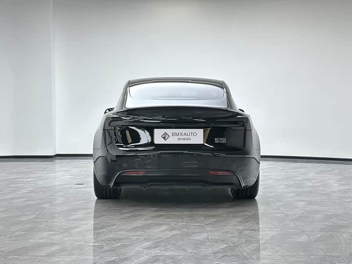 Фото 8 - Tesla Model 3