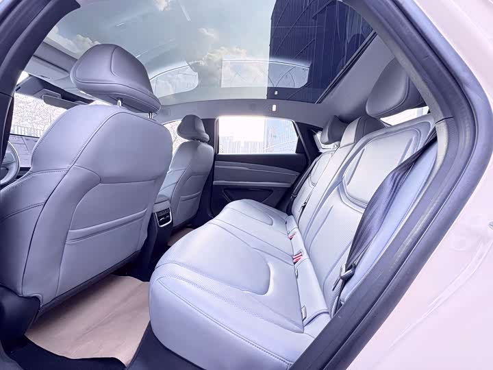 Фото 6 - XPeng Mona M03