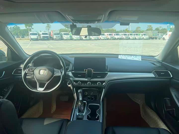 Фото 4 - Honda Accord