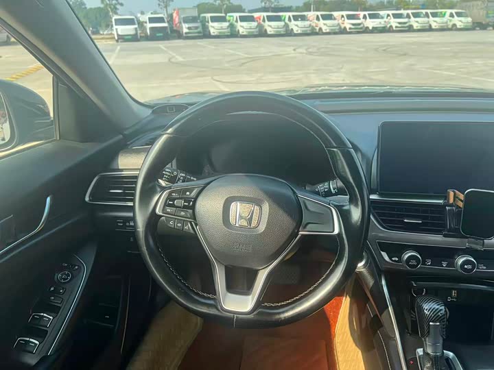 Фото 5 - Honda Accord