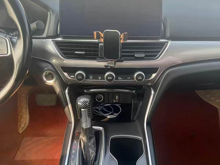 Фото 6 - Honda Accord