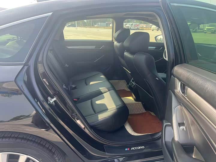 Фото 9 - Honda Accord