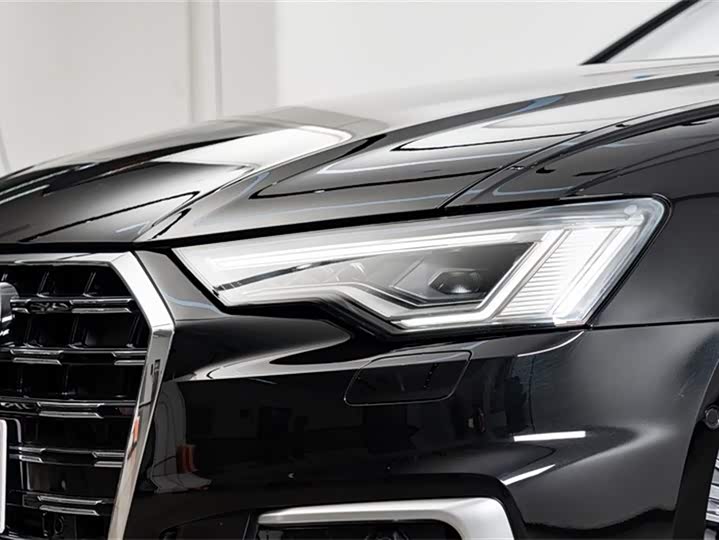 Фото 4 - Audi A6L