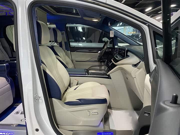 Фото 8 - Buick GL8 ES