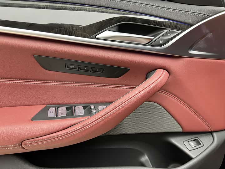 Фото 6 - BMW 5 Series