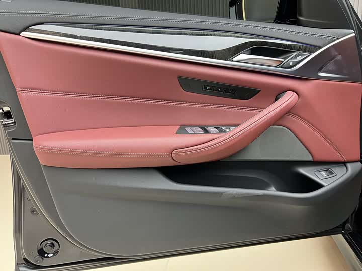 Фото 8 - BMW 5 Series