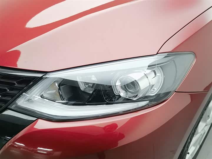 Фото 7 - Nissan Tiida