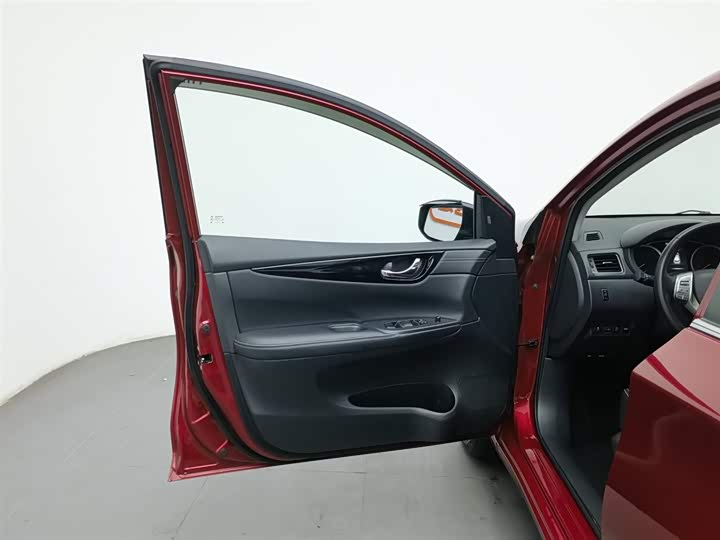 Фото 8 - Nissan Tiida