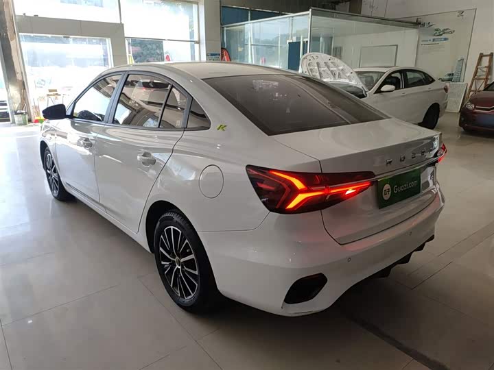 Фото 5 - Roewe i5