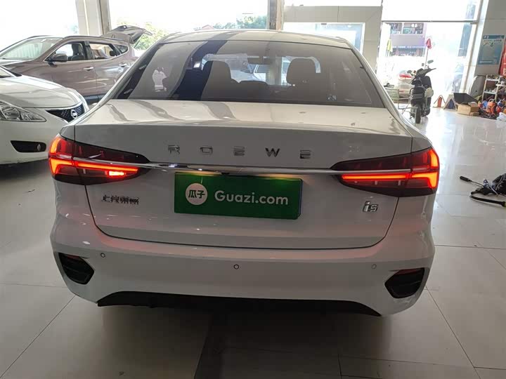 Фото 6 - Roewe i5