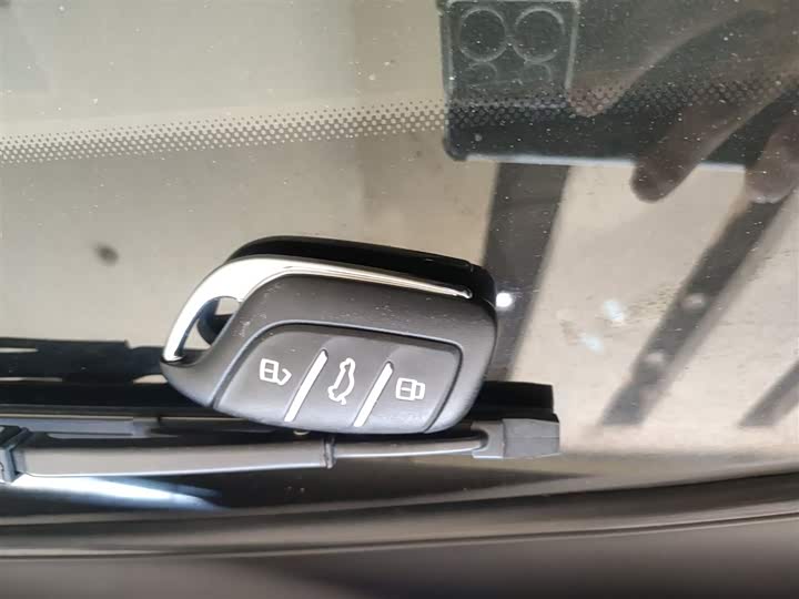 Фото 9 - Roewe i5