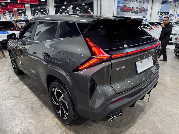 Фото 6 - Geely Atlas