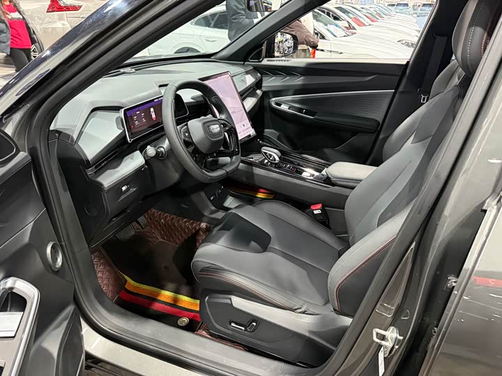 Фото 8 - Geely Atlas