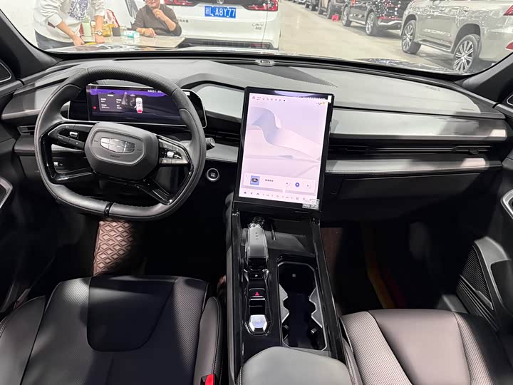 Фото 9 - Geely Atlas