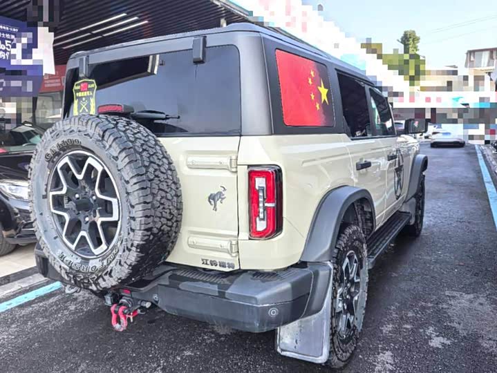 Фото 5 - Ford Bronco