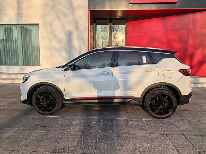 Фото 7 - Geely Coolray