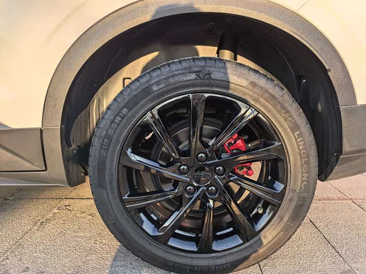 Фото 8 - Geely Coolray