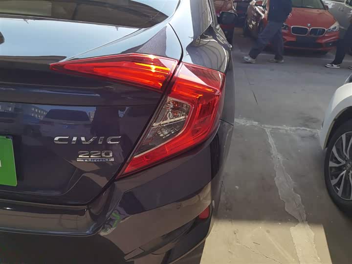 Фото 8 - Honda Civic