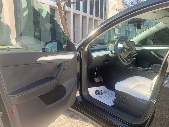 Фото 8 - Tesla Model Y