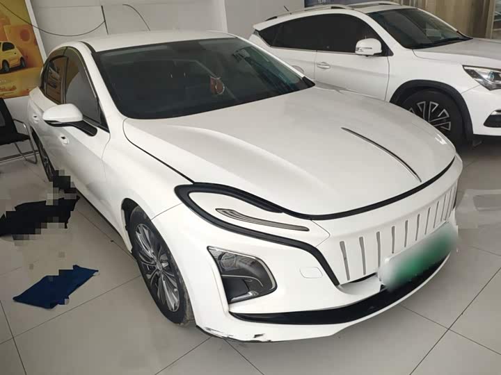 Фото 4 - Hongqi E-QM5