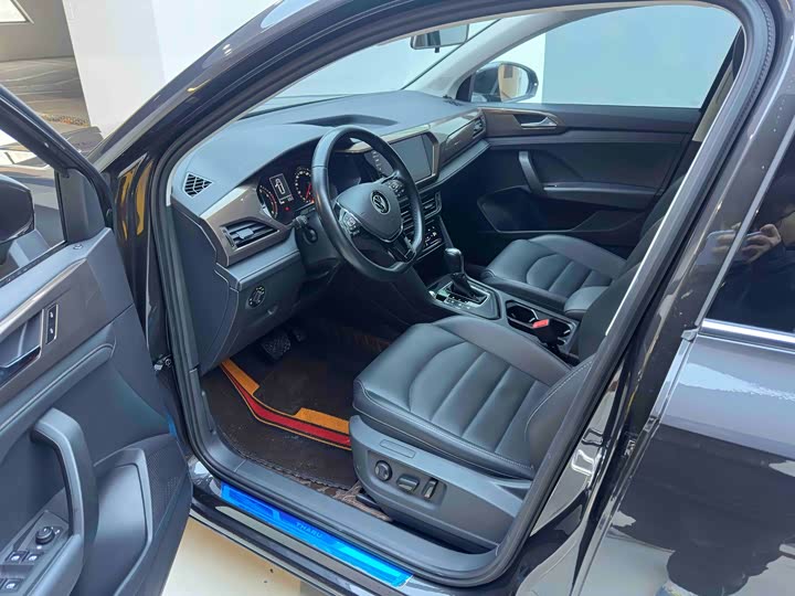 Фото 9 - Volkswagen Tharu