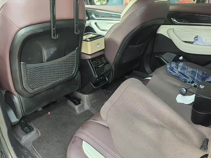 Фото 6 - Geely Monjaro