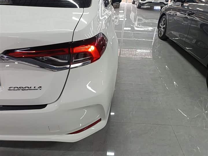 Фото 8 - Toyota Corolla