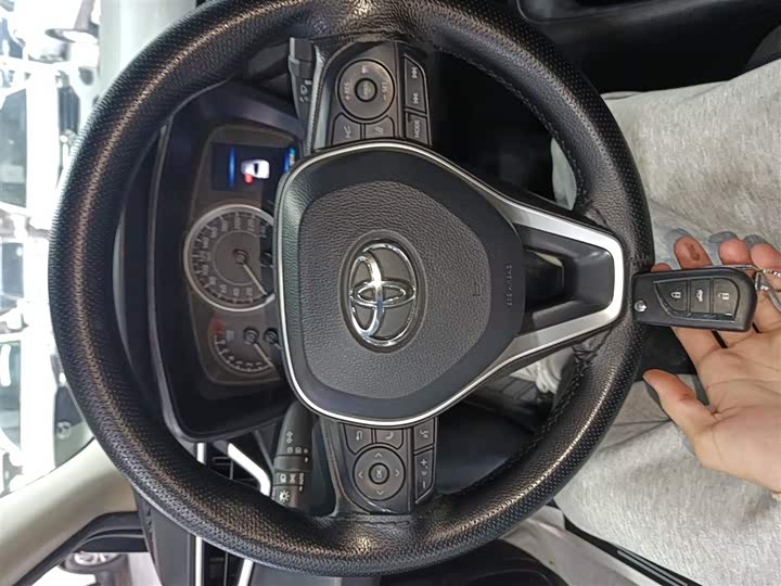 Фото 9 - Toyota Corolla