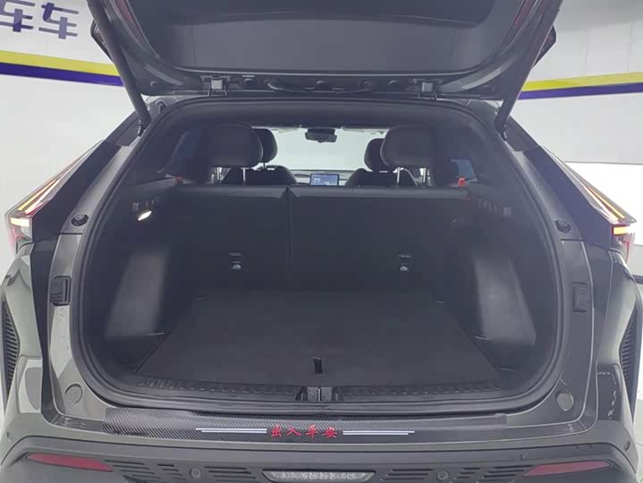 Фото 4 - Geely Atlas