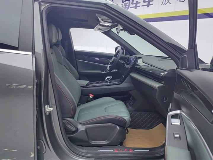 Фото 8 - Geely Atlas