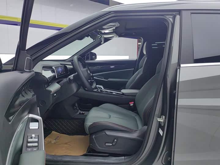 Фото 9 - Geely Atlas