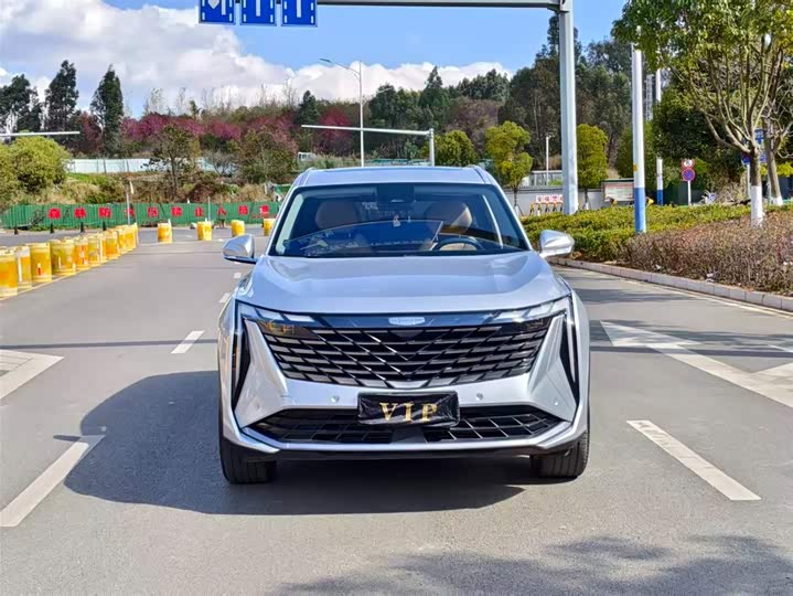 Фото 2 - Geely Atlas L