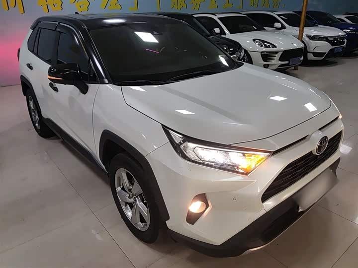 Фото 4 - Toyota RAV4
