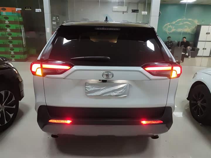Фото 6 - Toyota RAV4