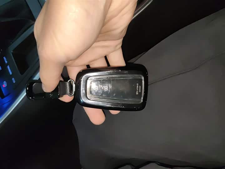 Фото 9 - Toyota RAV4